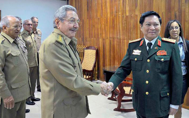 Presidente cubano recibe a ministro vietnamita de Defensa