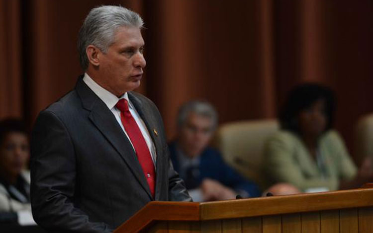 Evo llegó a La Habana para reunirse con el nuevo presidente cubano