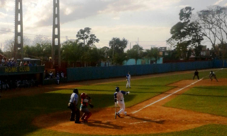 yuniesky gurriel contra piratas