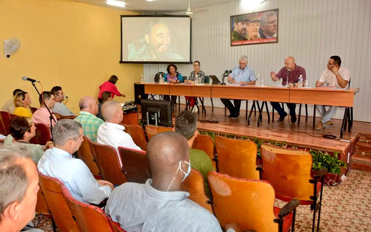 Encuentro del presidente cubano, Miguel Díaz-Canel. con autoridades del Ctima y el Gobierno, en Camajuaní, Villa Clara.