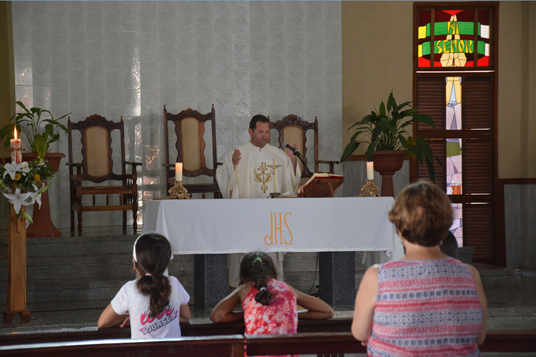 Misa en la iglesia de la Divina Pastora, en Santa Clara.