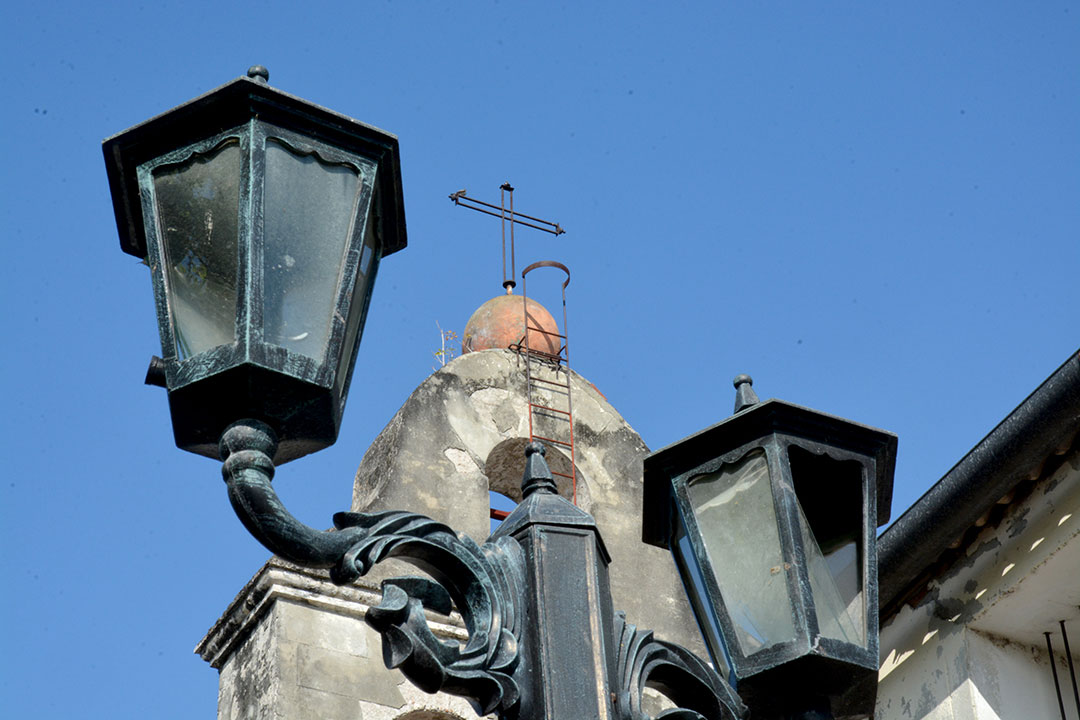 La cruz de la iglesia de la Divina Pastora.