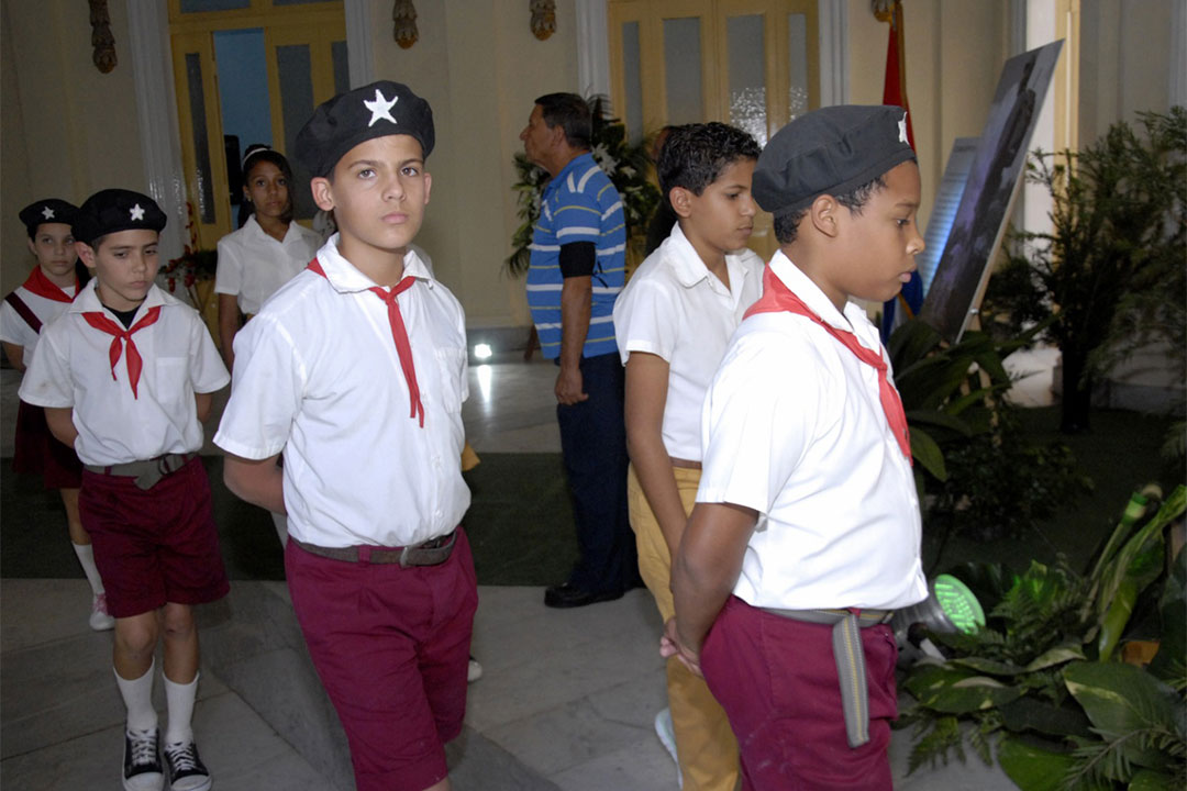 Pioneros en el homenaje a Fidel en la Biblioteca Provincial Martí.
