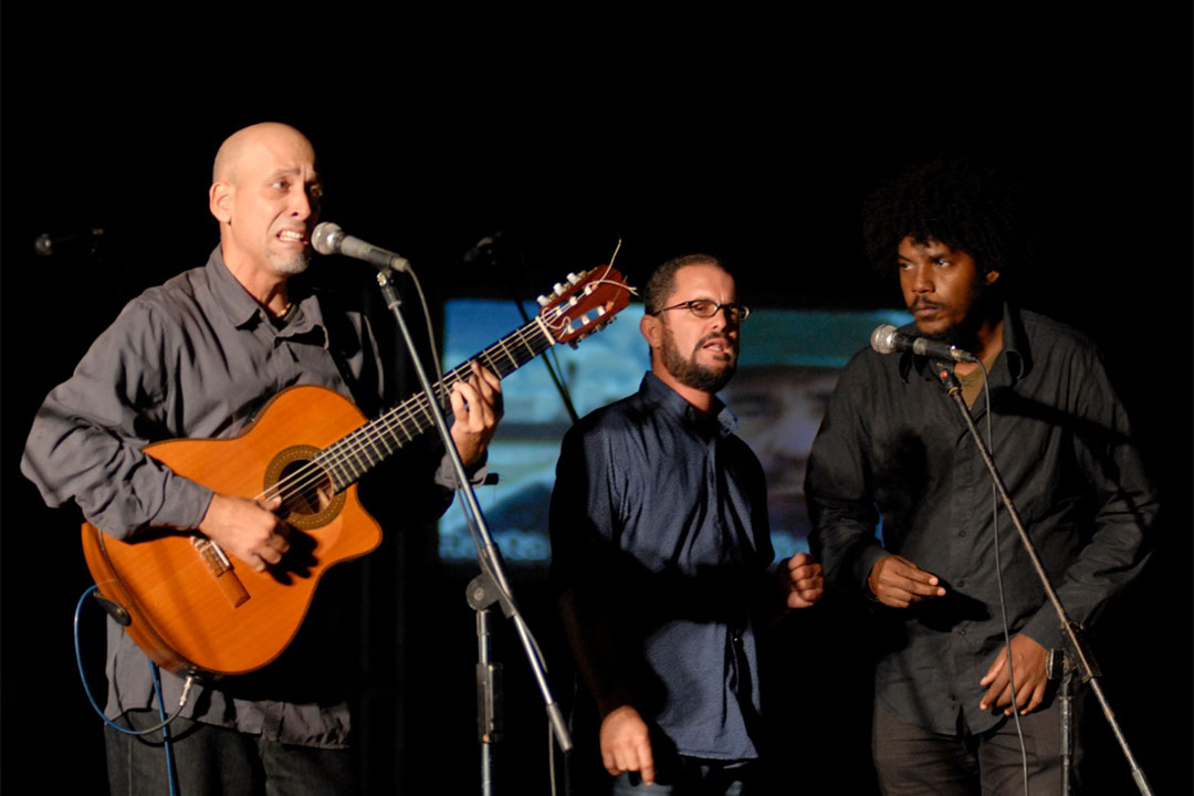 Trovadores en la vigilia por la llegada de las cenizas de Fidel a Villa Clara.