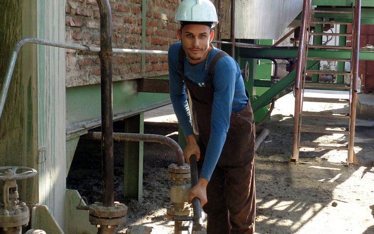 Joven trabajador del ingenio José María Pérez.