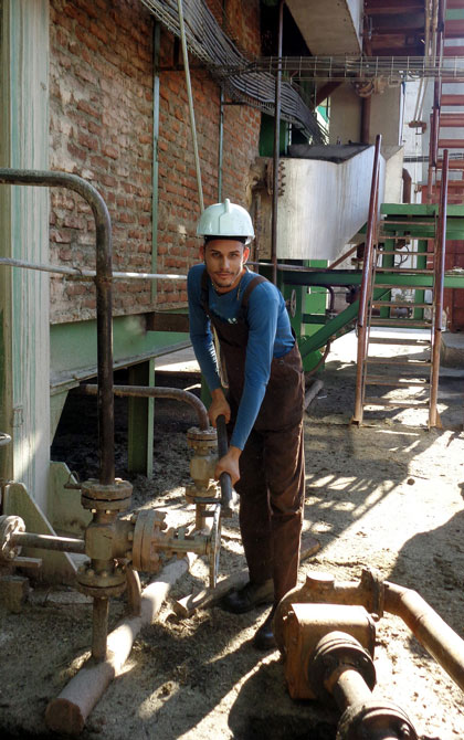 Richard Gil, joven trabajador del ingenio José María Pérez, Camajuaní, Villa Clara. Richard Gil, joven trabajador del ingenio José María Pérez, Camajuaní, Villa Clara.