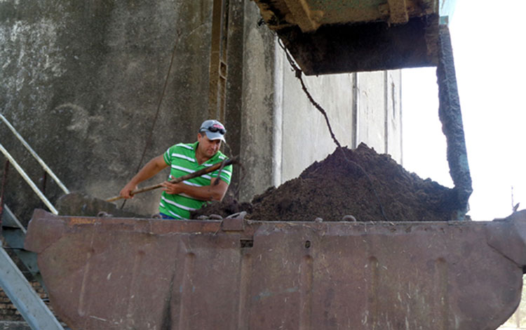 Planta de derivados del central Panchito Gómez Toro.