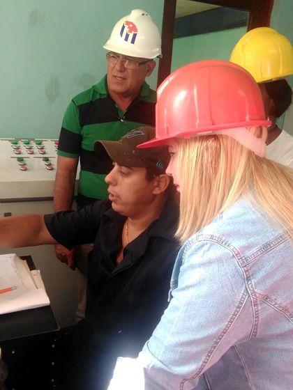 Primera secretaria del PCC en Villa Clara visita central azucarero José Marí­a Pérez.