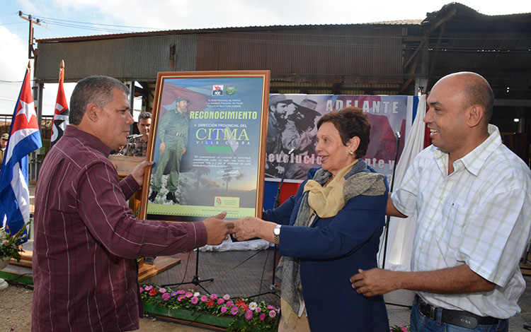 Reconocimiento al Citma de Villa Clara en el acto provincial por el Día de la Ciencia Cubana.