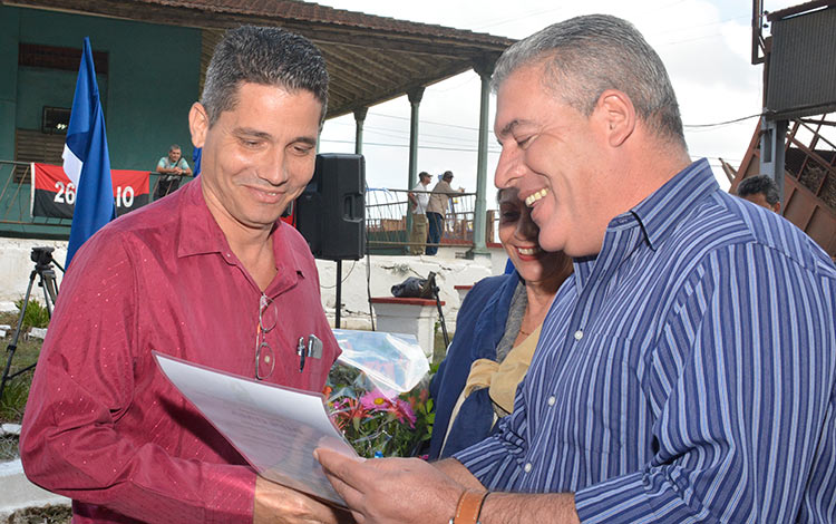 Reconocimiento a la Universidad Central Marta Abreu de Las Villas en el acto por el Dí­a de la Ciencia Cubana en Villa Clara.