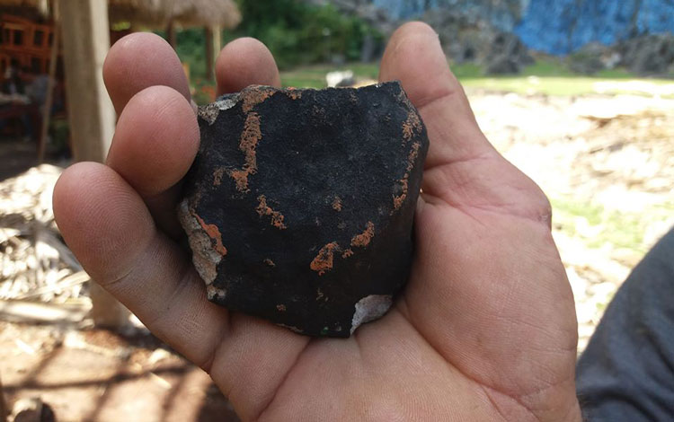 Piedras negras encontradas en el Valle de Viñales tras explosión del 1 de febrero de 2019.