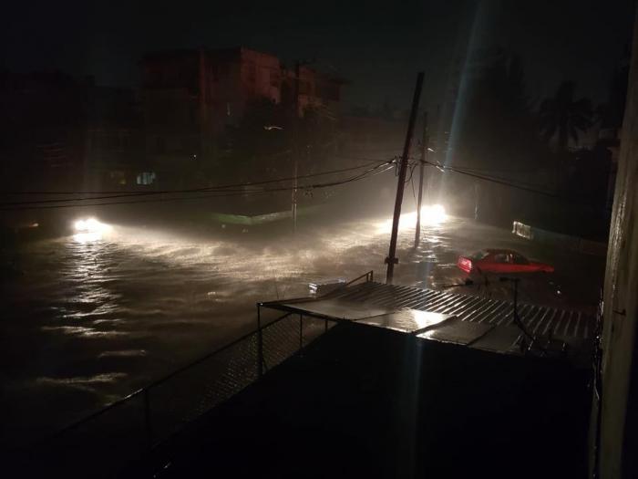 Imagen de la tormenta local que afecto a La Habana en la noche del 27 de enero de 2019.