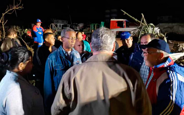 Recorrido de Miguel Díaz-Canel por zonas de La Habana afectadas por fuerte tornado.