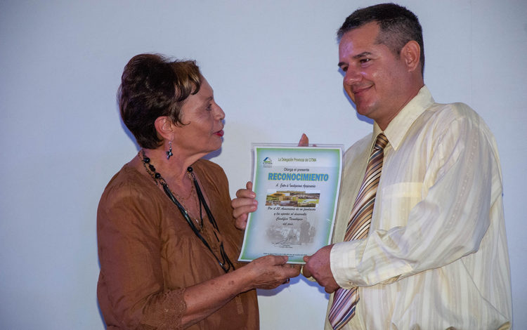 Recocimiento del Citma al Centro de Investigaciones Agropecuarias de la Universidad Central Marta Abreu de Las Villas.