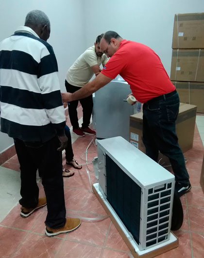 Cliente en la tienda Electro Caribe, para la venta en moneda libremente convertible.