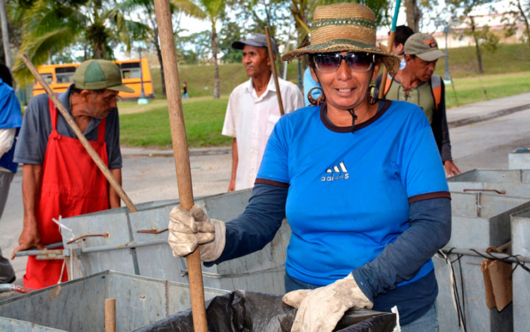 Teresa Vera, barrendera de Santa Clara.