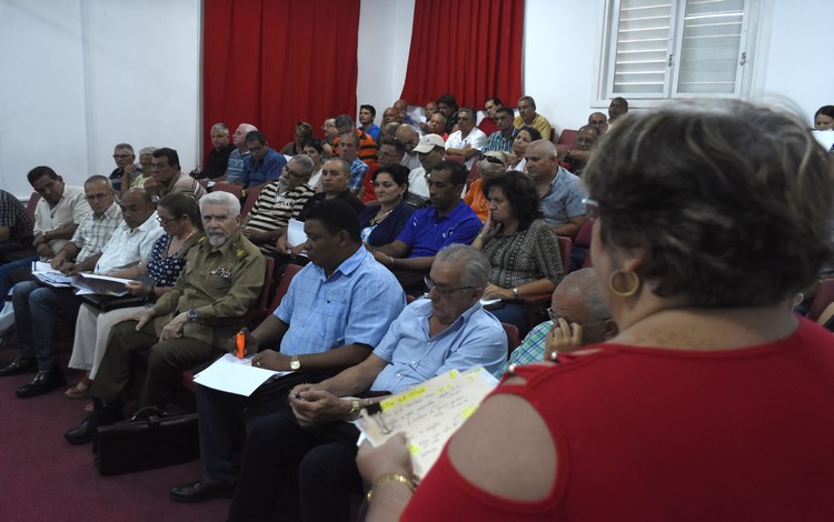 Comandante de la Revolución Ramiro Valdés Menéndez chequea Programa de la Vivienda en Villa Clara. Comandante de la Revolución Ramiro Valdés Menéndez chequea Programa de la Vivienda en Villa Clara.