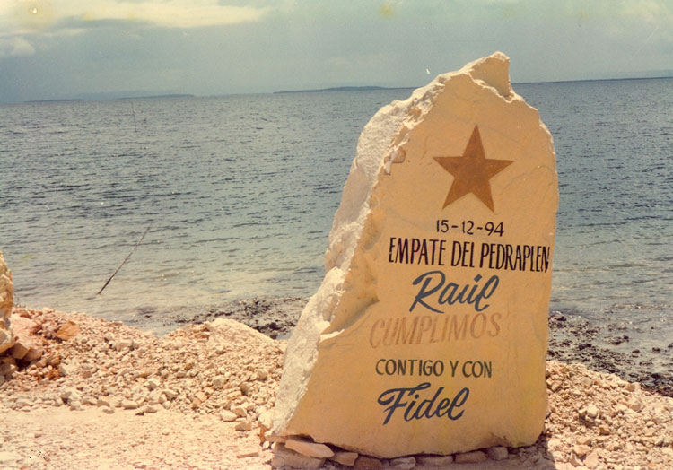 Lugar donde se empataron las dos puntas del pedraplén Caibarién-Cayo Santa María. Lugar donde se empataron las dos puntas del pedraplén Caibarién-Cayo Santa María.
