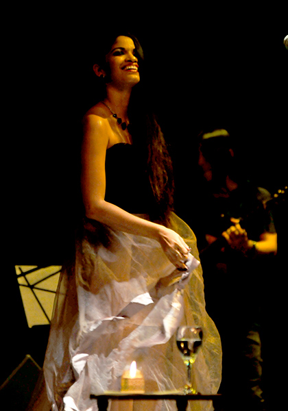 Cantante Luna Manzanares.