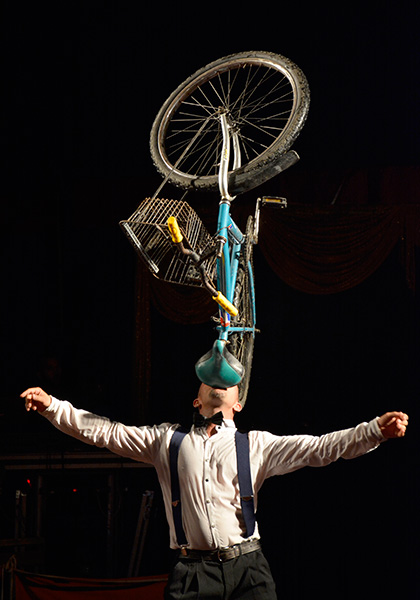 Hanser, equilibrista del Circo Nacional de Cuba.