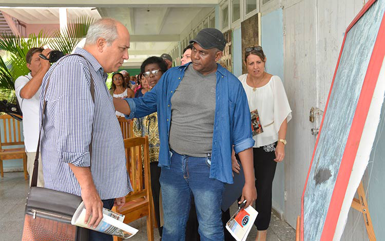 Alpidio Alonso recorre el CPEA de Villa Clara