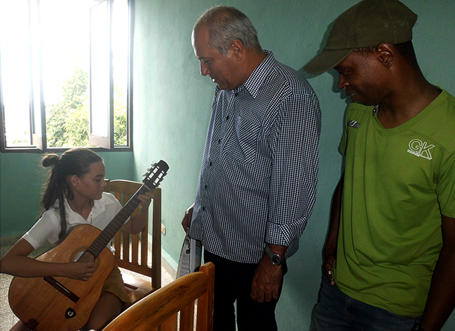 Recorrido de Alpidio Alonso por el CPEA. 