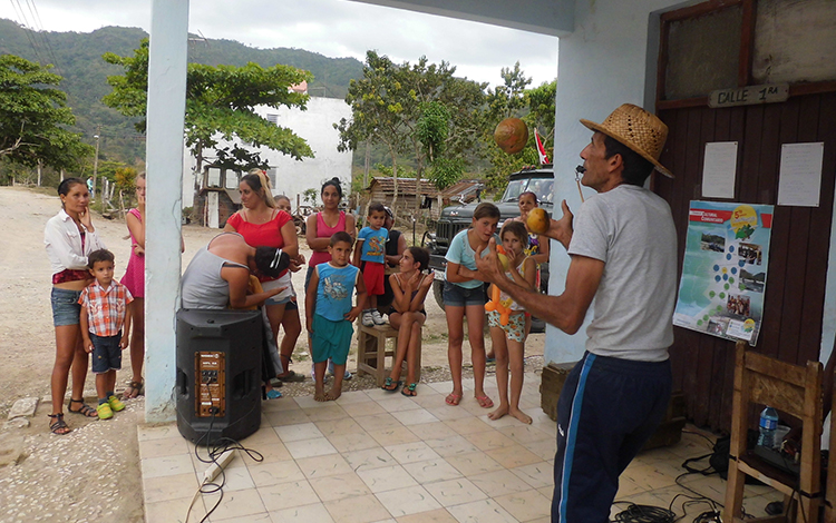 Artistas villaclareños se presentan en zona rural.