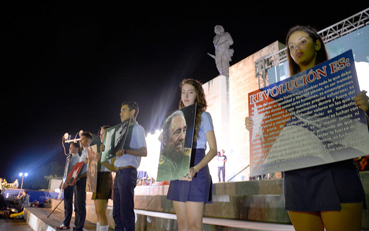 Velada en la Plaza de la Revolución Velada en la Plaza de la Revolución