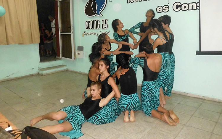 Estudiantes de la enseñanza artí­stica en gala por el aniversario 20 del proyecto Para una sonrisa.