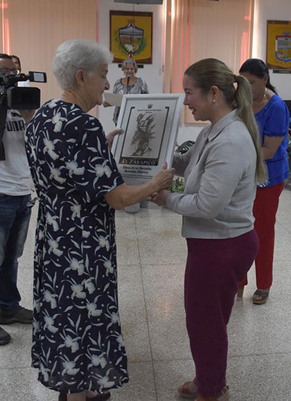 Arquitecta Blanca Hernández recibe El Zarapico.