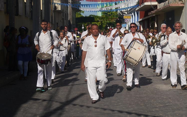 Verbena Calle Gloria, Santa Clara