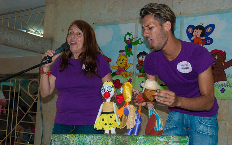 Presentación del grupo Alánimo en el hospital pediátrico José Luis Miranda, de Santa Clara.