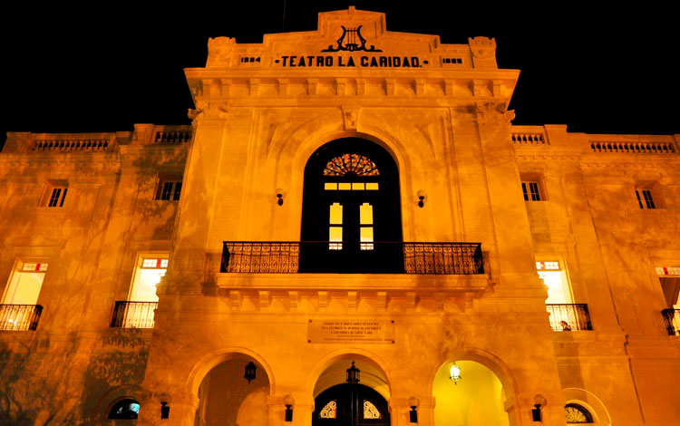 Teatro La Caridad vista nocturna