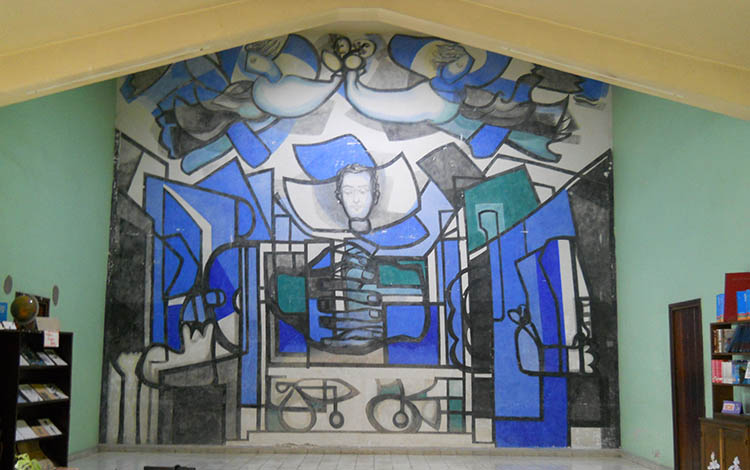 El mural de Amelia Peláez en Santa Clara está ubicado en el antiguo Colegio Salesiano, hoy Escuela de Formación de Profesores de Educación Física y Deportes Manuel Fajardo. (Foto del autor).