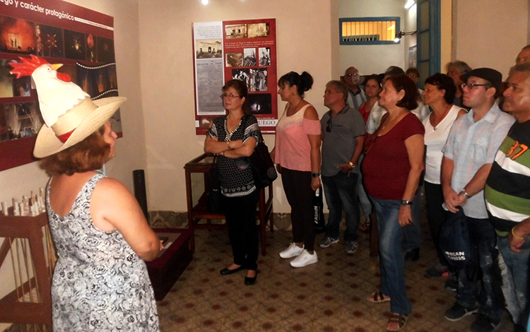 Colectivo de la publicación humorí­stica Melaí­to visita el Museo de las Parrandas, en Remedios.