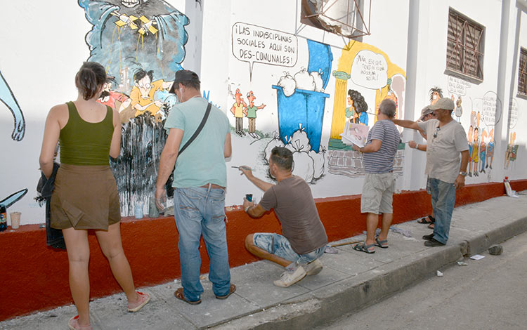 Realización de mural colectivo de caricaturas contra las indisciplinas sociales.