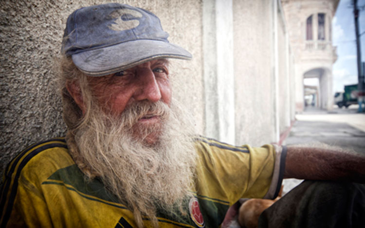 Daniel Esmirio, cuidador de perros callejeros.