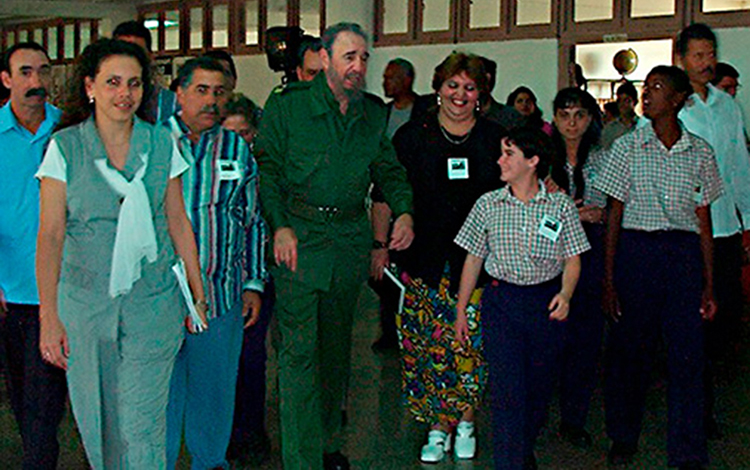 Visita de Fidel Castro a la Escuela de Instructores de Arte de Villa Clara.