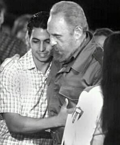 Fidel con Leonardo Montiel, el alumno más integral de la primera graduación de la EIA.