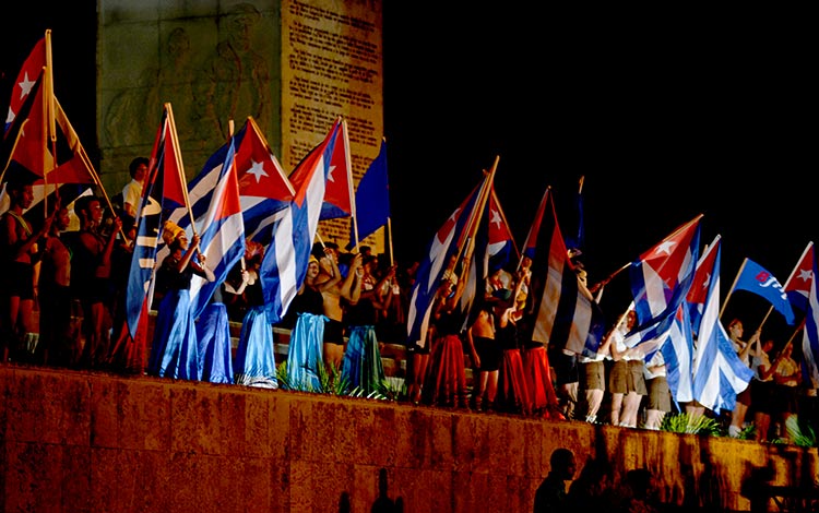 Cierre de la gala por el aniversario 15  de la Brigada José Martí­ de instructores de arte.