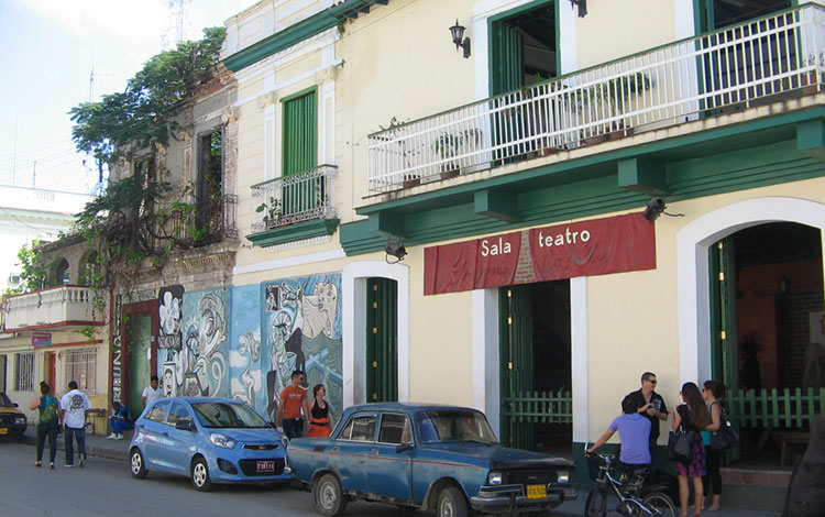 Fachada de El Mejunje.