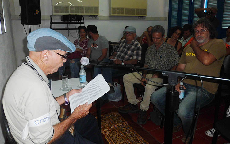 Periodista Luis Sexto participa en encuentro Cronistas crónicos.