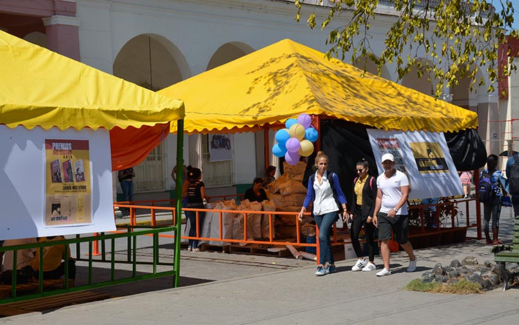 Preparativos de la Feria del Libro en Villa Clara