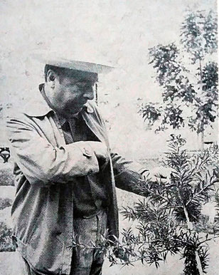 Pablo Neruda en su visita a Viñales, en Pinar del Rí­o, Cuba.