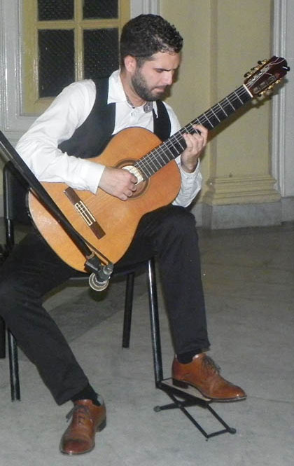 Guitarrista Roberto Cano.