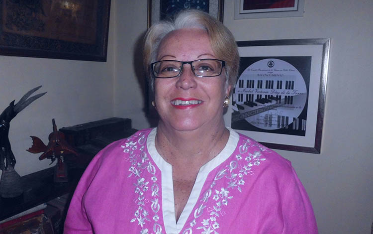 La profesora Isabel Díaz de la Torre ha dedicado más de 40 años de labor a la formación de profesionales de la música y el arte en general. (Foto: Francisnet Díaz Rondón).