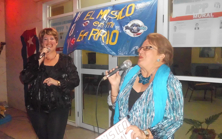 Yudelkys Pérez junto a Isabel Dí­az de la Torre