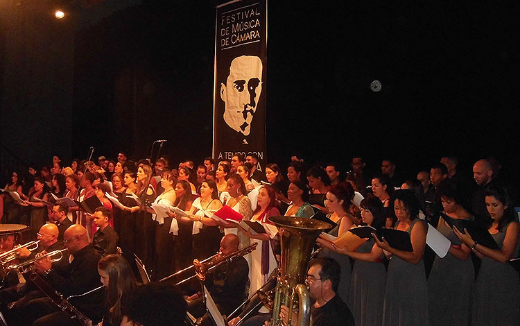 Coros en la clausura del Festival A Tempo con Caturla.