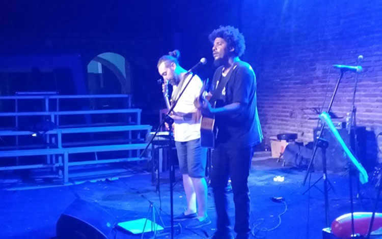 Roly Berrío y Alain Pérez, músicos cubanos.