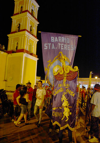 Representación de los barrios de Remedios en acto oficial de declaratoria de las parrandas del centro de Cuba como patrimonio inmaterial de la humanidad.